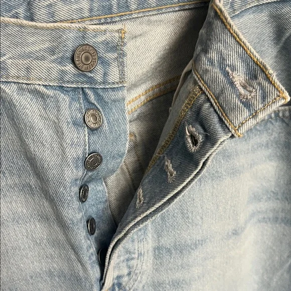 Levi's Women's High Rise Light Blue Jeans - Picture 5 of 8